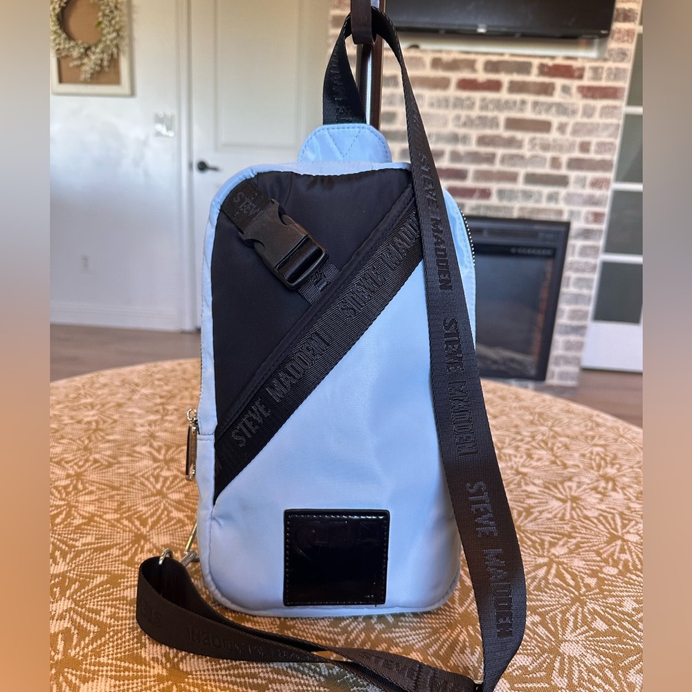 NWOT Steve Madden Black and Blue Sling Bag